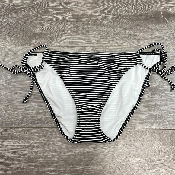 NWOT Victoria’s Secret The Bow Bikini Side Tie Bottom and Strappy Bandeau Top M - Picture 2 of 16